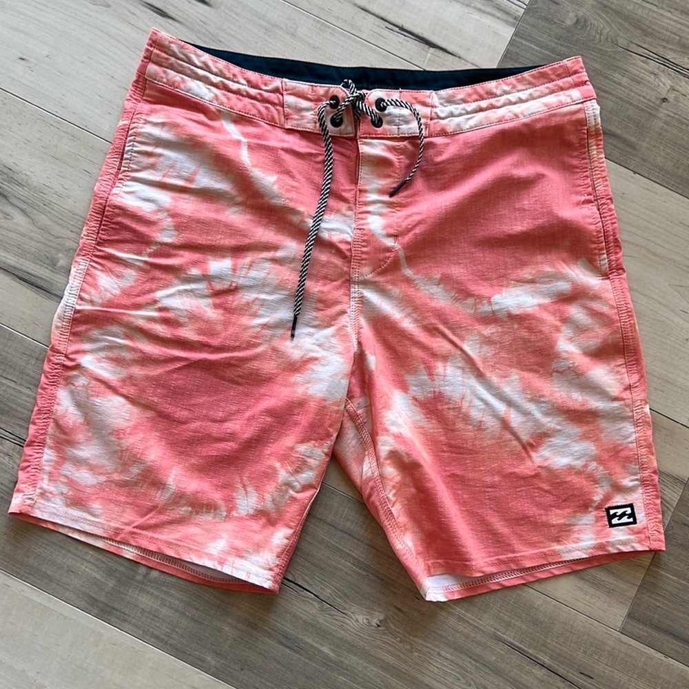 Like new Billabong men’s board shorts 31.
